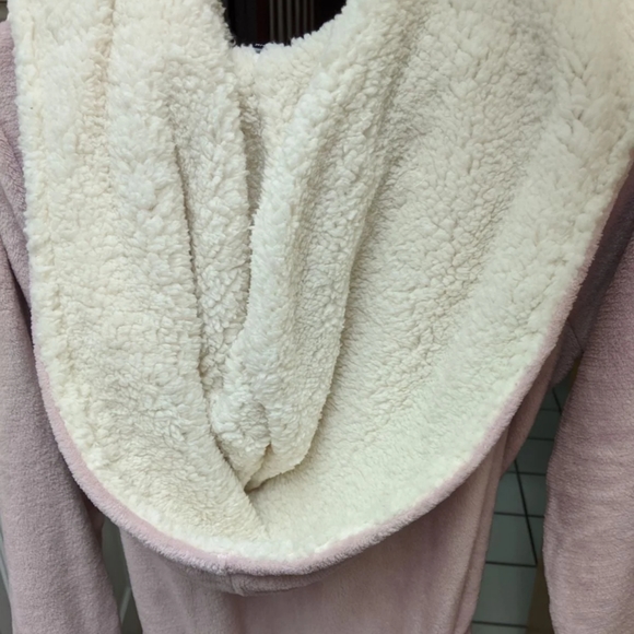 Bathrobe - Picture 2 of 2